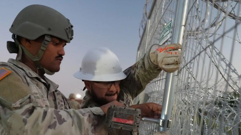 Elementos aseguran perímetro en la frontera de México y Estados Unidos | Facebook / Greg Abbot