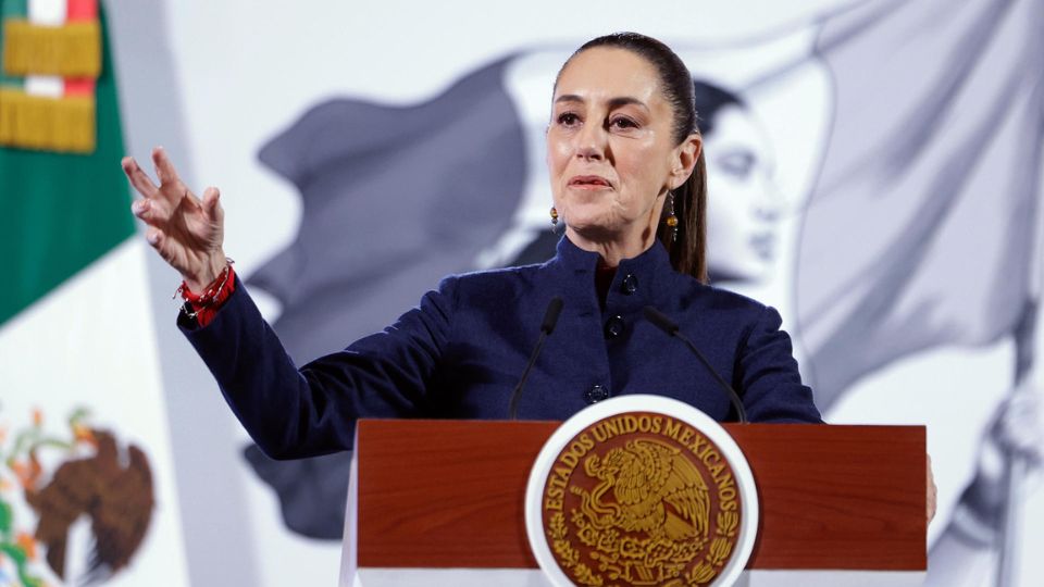 La presidenta de México, Claudia Sheinbaum, habla durante una rueda de prensa este viernes, en el Palacio Nacional | EFE/Sáshenka Gutiérrez