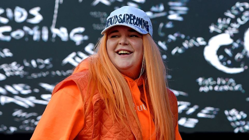 Conoce el impresionante el cambio físico de la cantante Tones and I