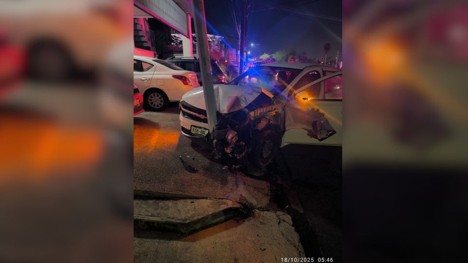 El responsable impactó su vehículo varios metros más adelante del incidente.