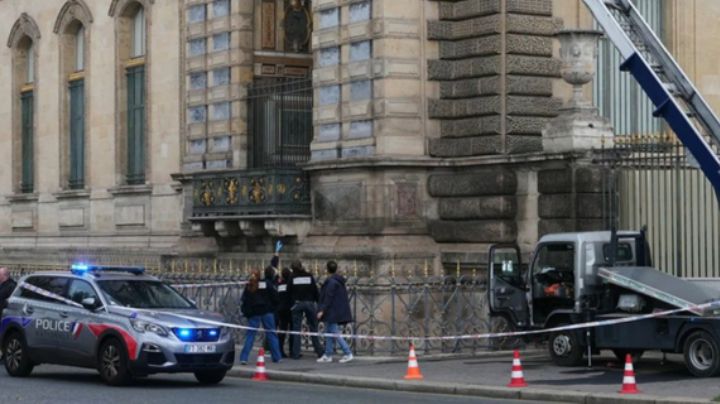 Roban 8 joyas 'de valor incalculable' del museo Louvre en París