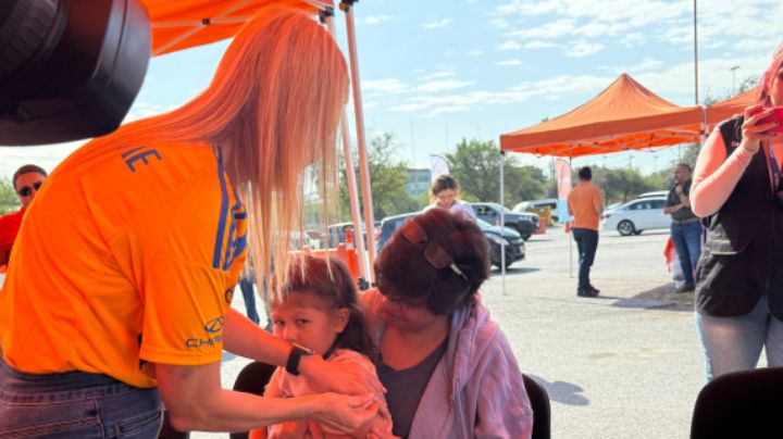 Instalan módulo de vacunación drive thru en el Estadio Universitario