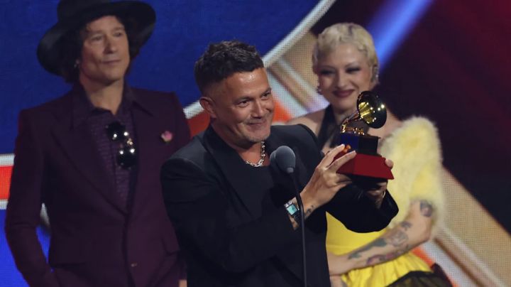 Alejandro Sanz se disculpa con Bad Bunny tras ganar Grabación del Año en los Latin Grammy