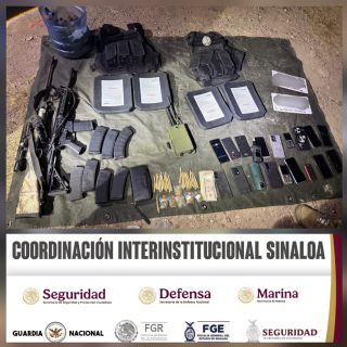 Ejército Mexicano libera a 20 personas, asegura armas y drogas en Culiacán