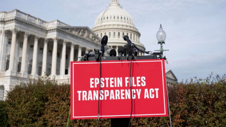 Cámara Baja de EU aprueba forzar publicación de los archivos Epstein