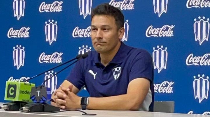 Leo Álvarez destaca la mentalidad ofensiva de Rayadas para la vuelta ante América