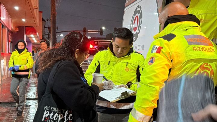 Entregan cobertores y bebidas calientes tras bajas temperaturas en Monterrey