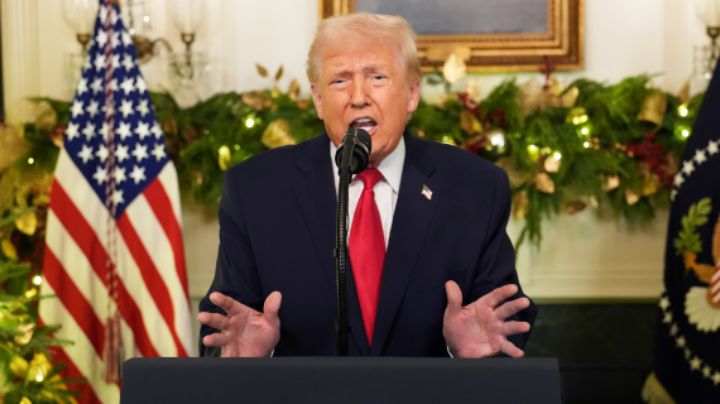 Trump culpa a Biden, migrantes y destaca avances en la economía de EU por aranceles