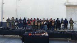 Fuerza Civil captura a 17 personas con armamento en Montemorelos, NL
