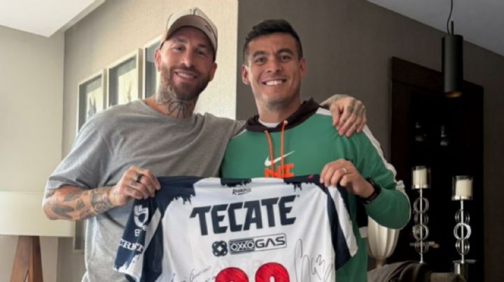 Sergio Ramos se despidió de 'Mochis' Cárdenas con una jersey firmada de Rayados