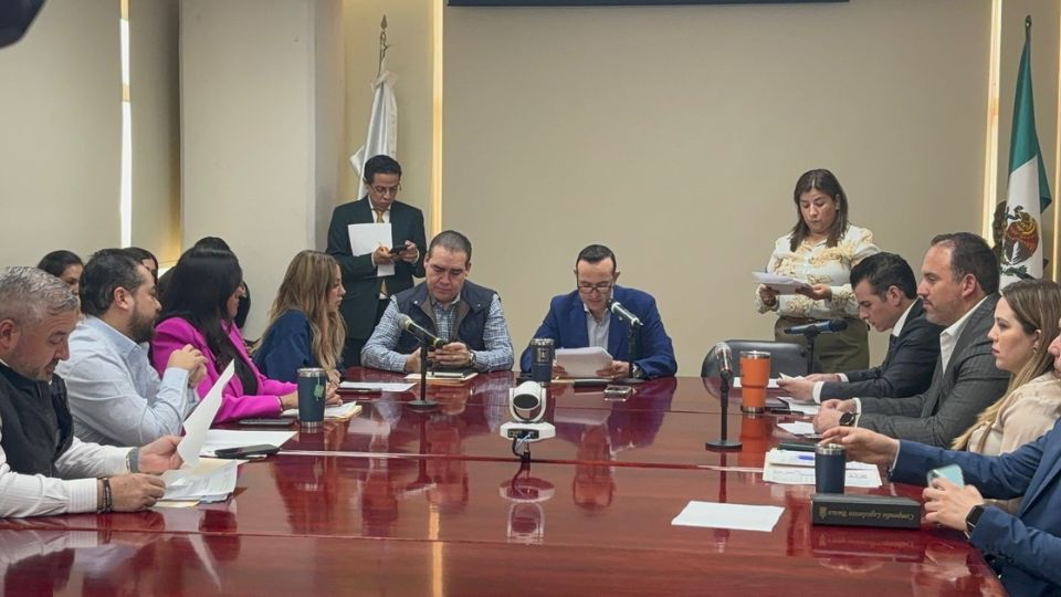 Diputados buscan reducir rezago legislativo repartiendo iniciativas.
