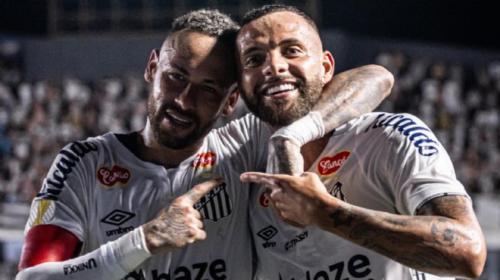 Neymar anota su primer gol con Santos tras regresar a Brasil