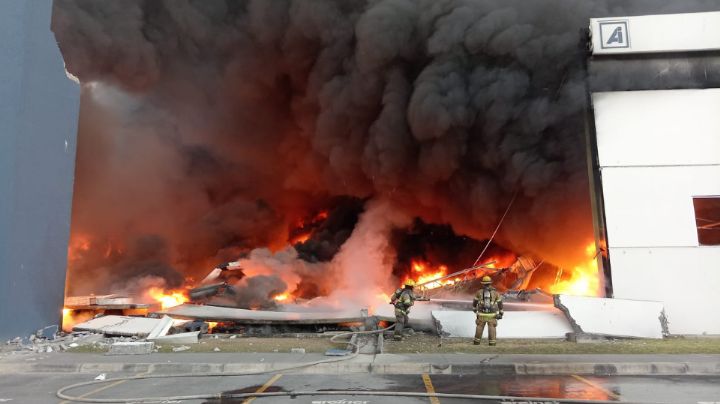 Fábrica se incendia en parque industrial de Apodaca