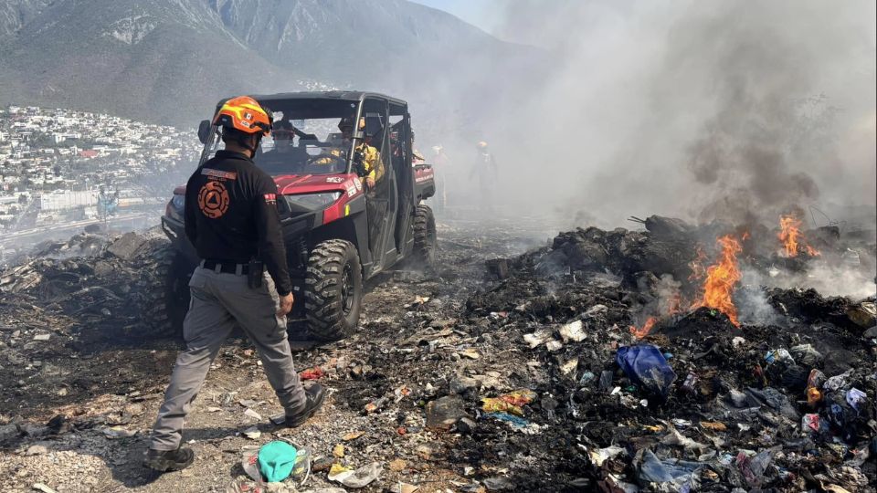 Quema de basura provoca incendio en Monterrey | Protección Civil de Nuevo León