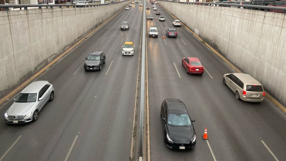 Inconformidad de conductores por carril reversible en Paseo de los Leones.
