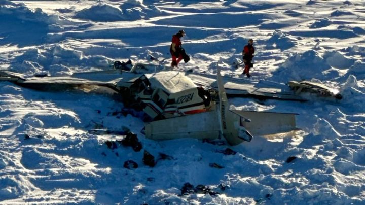 Hallan restos del avión desaparecido en Alaska; confirman 10 muertes