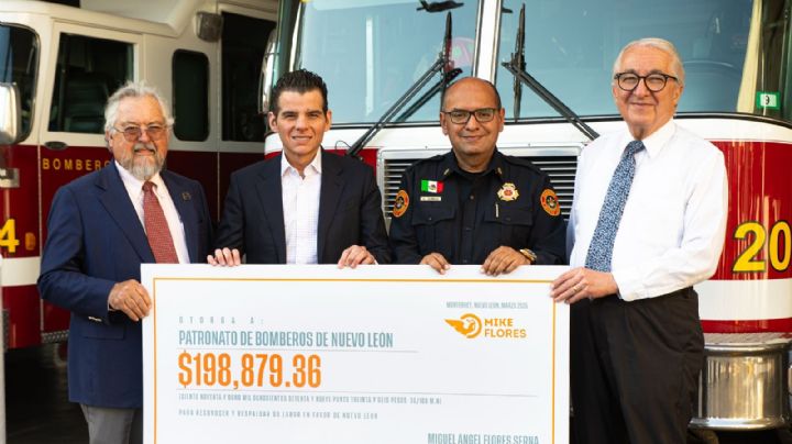 Miguel Flores dona tres meses de sueldo al Patronato de Bomberos de NL