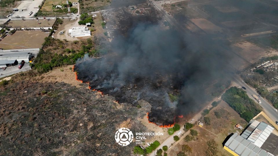 Se registra incendio en corralón en Juárez, NL..