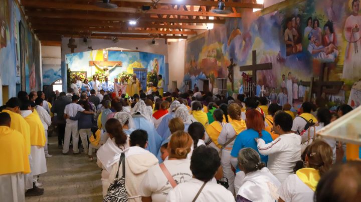 Creyentes celebran al Niño Fidencio en el Espinazo, NL