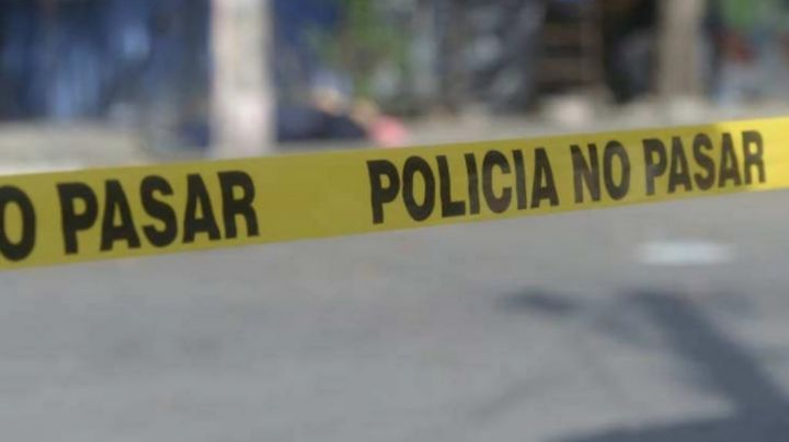 Hallan cuerpo atado de manos y pies en Santa Catarina