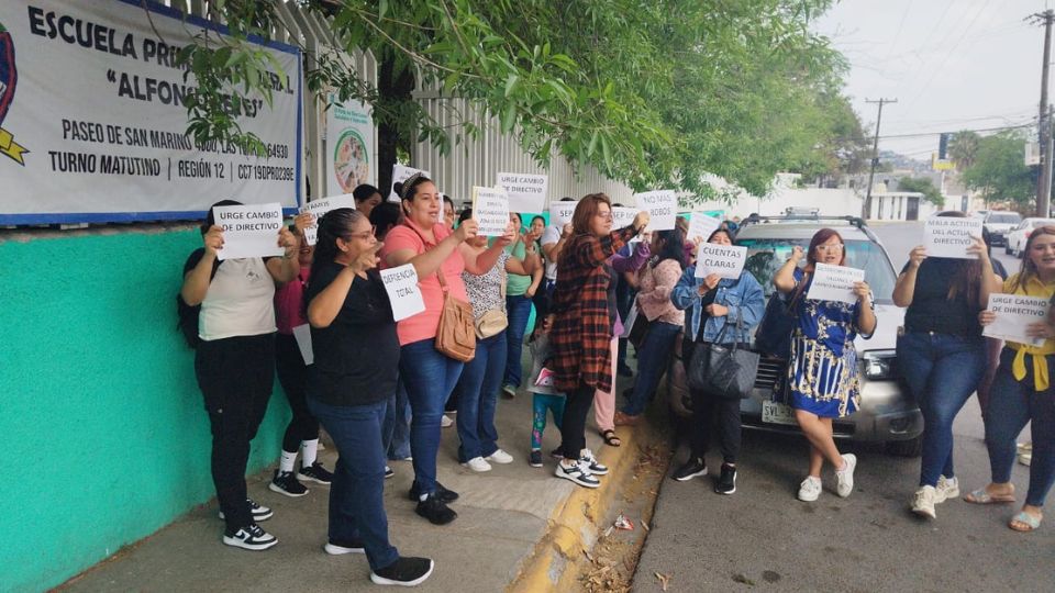 Manifestación en la Escuela Primaria Federal Alfonso Reyes