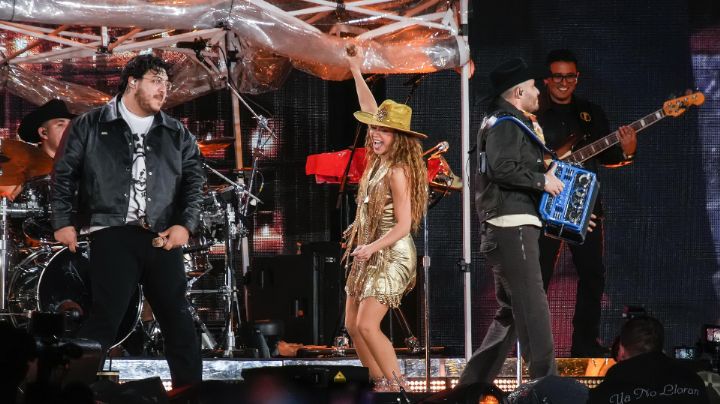 Shakira canta junto a Grupo Frontera en su concierto en Ciudad de México