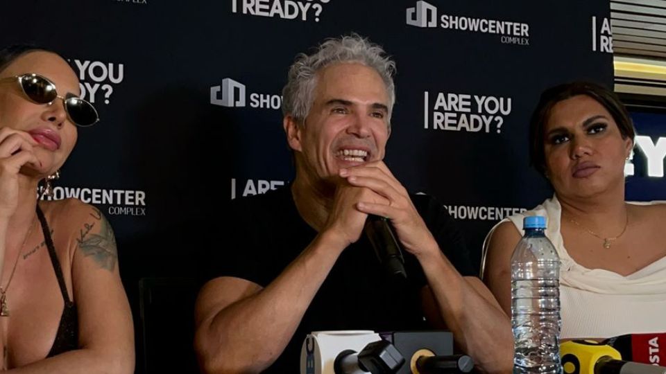 Lis Vega (de izq. a der.), Julio Camejo  y Kimberly La Más Preciosa