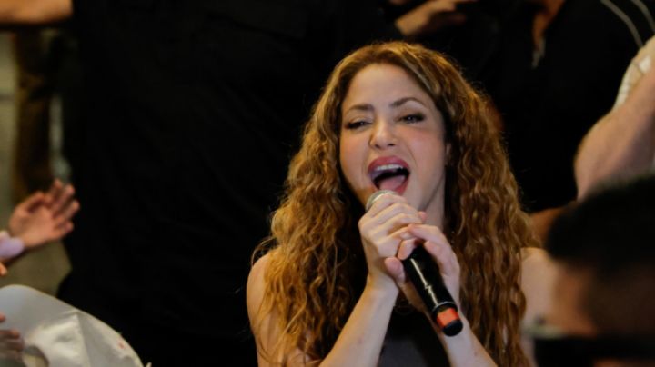 Shakira canta para sus fans afuera de hotel en Chile tras cancelar 2 shows