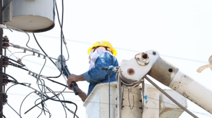 Ventarrones dejan sin energía eléctrica a más de 140 mil usuarios en NL