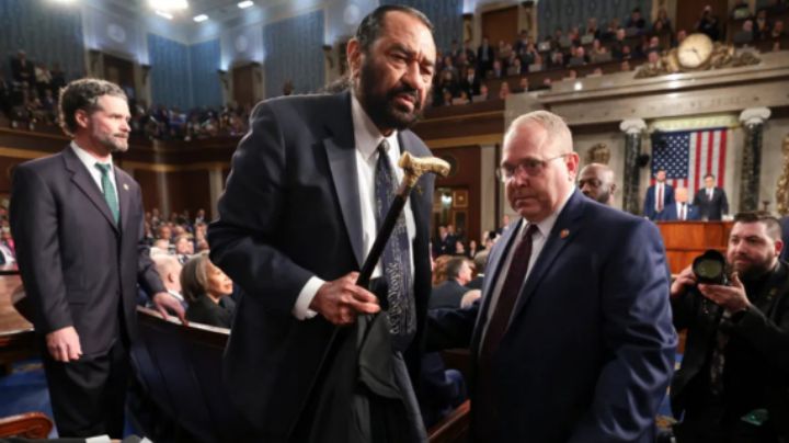Expulsan al congresista demócrata Al Green por interrumpir el discurso de Trump