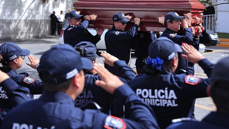 Guadalupe aumentará los apoyos a las familias de los policías fallecidos.