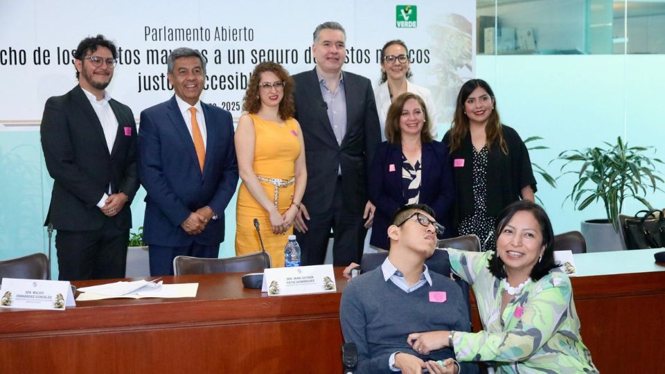 Impulsan seguros de gastos médicos justos para adultos mayores en México.