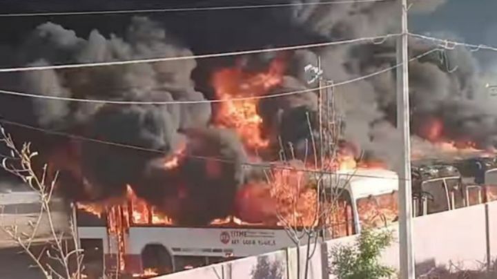 Se incendian 11 camiones en terminal de la Ruta 155, en García, NL