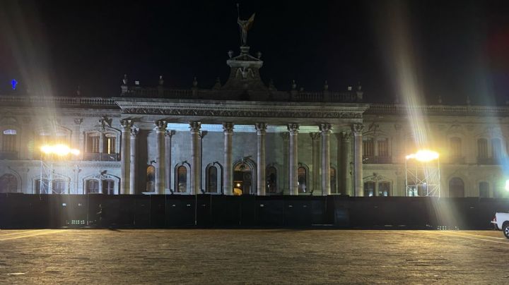Blindan Palacio de Gobierno de NL por marcha del 8M