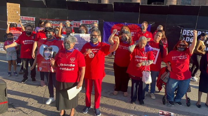 Colectivo AMORES NL realiza manifestación en el Palacio de Gobierno por el 8M
