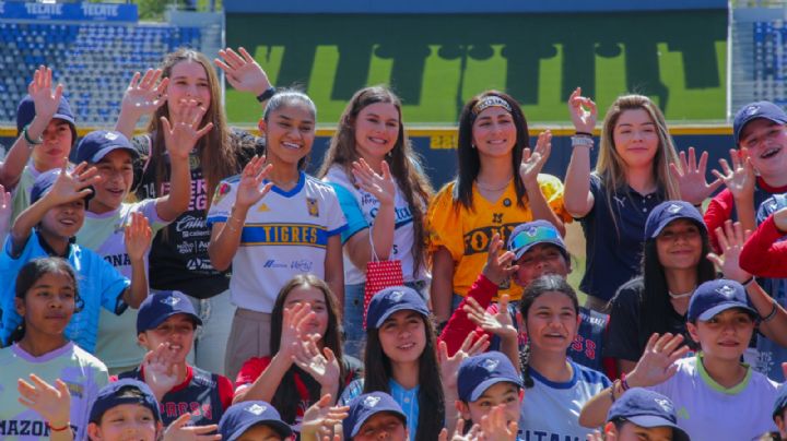 Tigres, Rayadas  equipos femeniles de Monterrey se unen por el Día Internacional de la Mujer