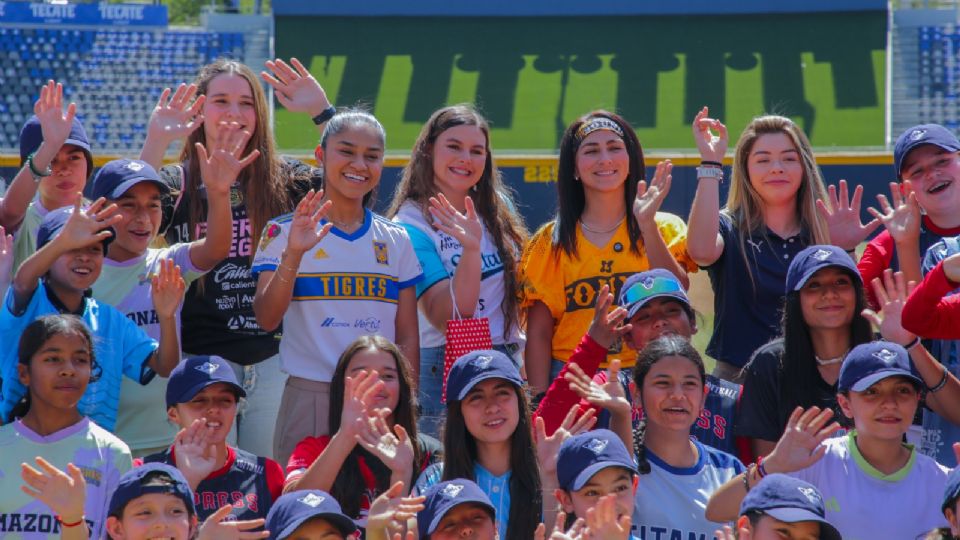 El panel 'Mujeres en Juego' reunió a Belén Cruz de Tigres Femenil y Katty Martínez de Rayadas, así como a Yanina Treviño de Sultanes, Daniela Soto de Fuerza Regia y Anny Garza del representativo de Flag Football