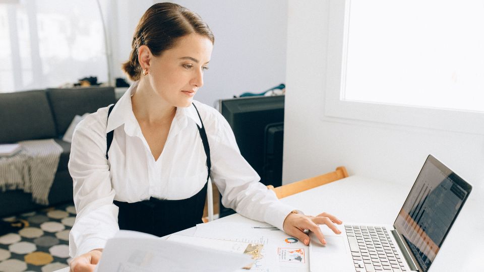 Revela estudio motivos que hacen que las mujeres inviertan