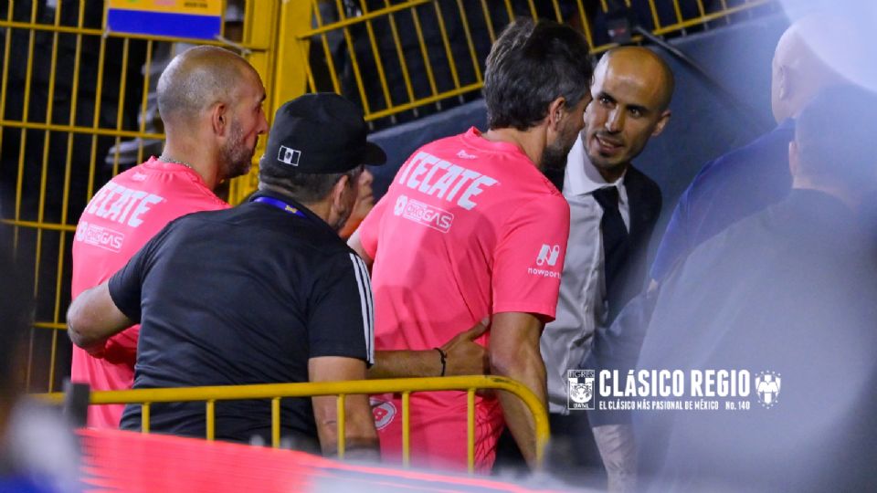 El Clásico Regio terminó con un altercado entre Guido Pizarro y miembros del cuerpo técnico de Rayados, Jorge Rey y Germán Lux