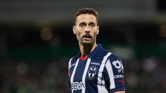 Rayados: La afición toma partido y elige a Sergio Canales