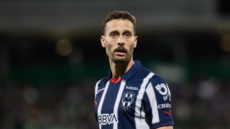 La Afición de Rayados se Pronuncia Tras la Misteriosa Baja del Español