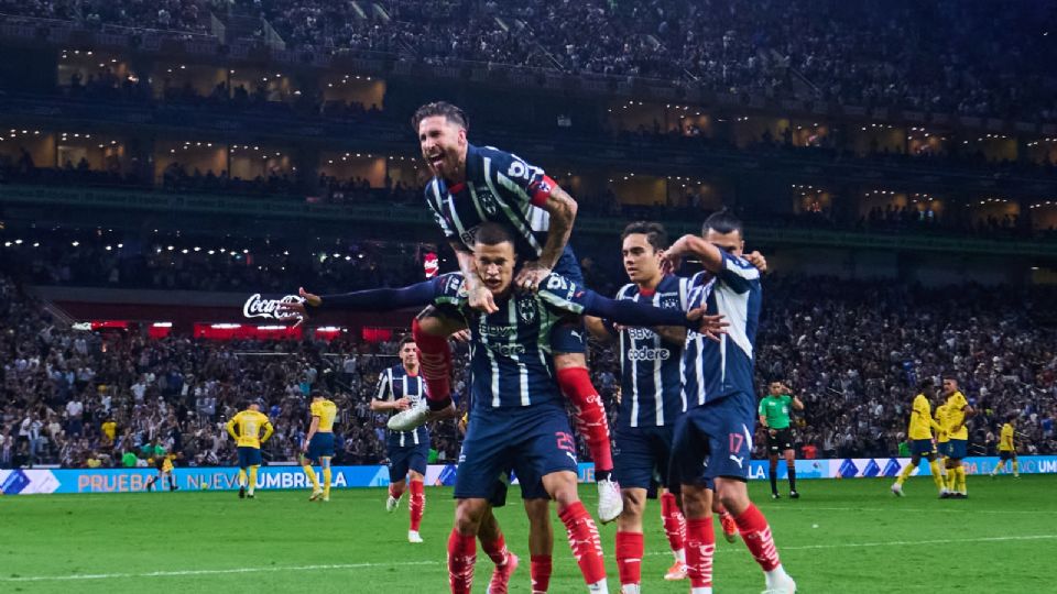 Nelson Deossa lidera la victoria de Rayados y mantiene el sueño de la Liguilla