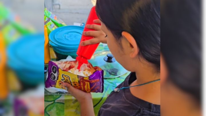 Niña regia vende papas para pagar tratamiento médico