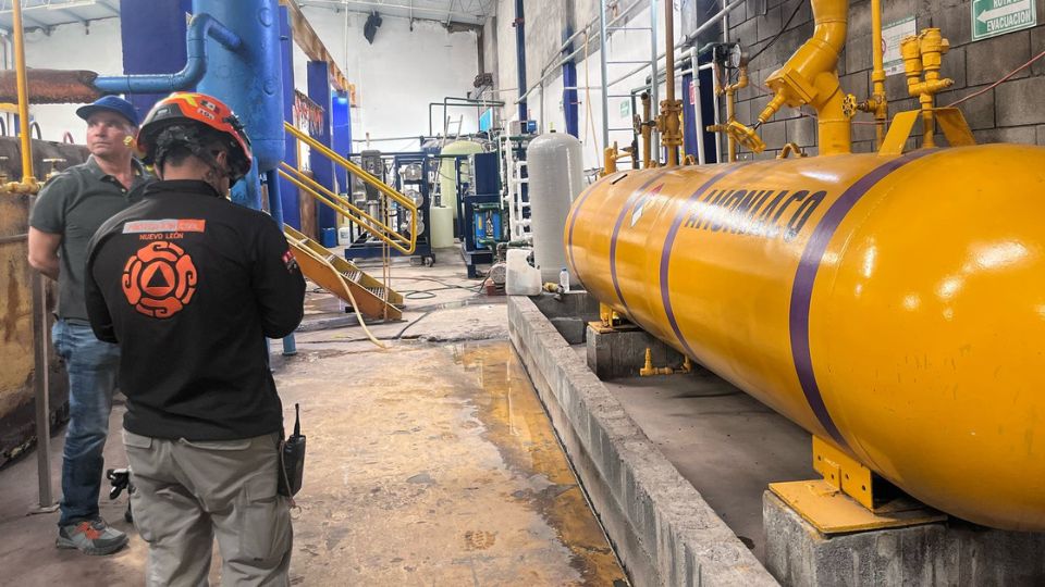 Desalojan Parque Industrial Mitras por fuga de amoniaco en García, NL.