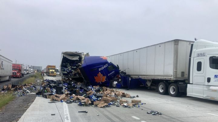 Muere conductor tras chocar contra tráiler estacionado en la autopista Monterrey-Nuevo Laredo