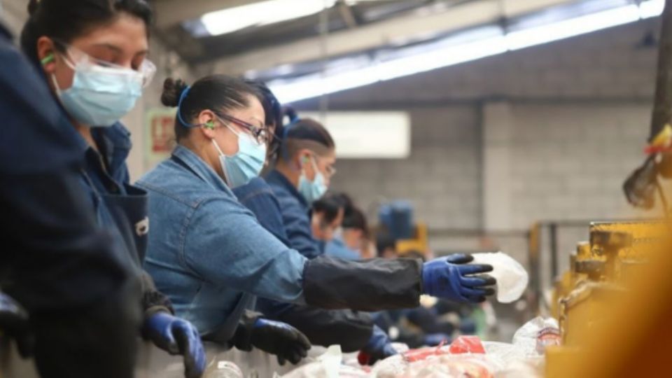 Empleados de la industria manufacturera.