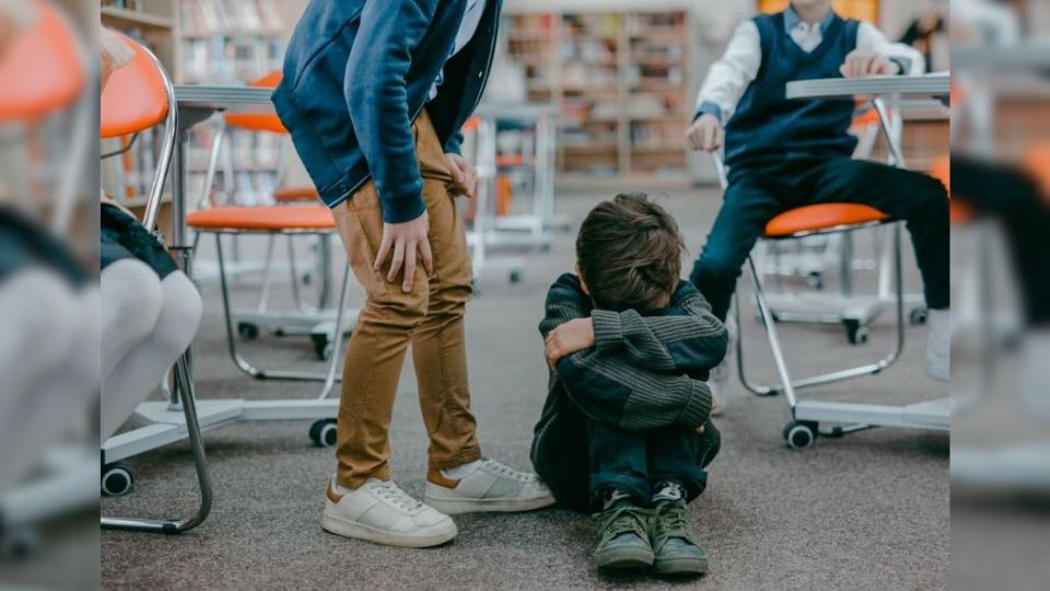 Diputados y padres de familia piden a la Secretaría de Educación prevenir violencia escolar.