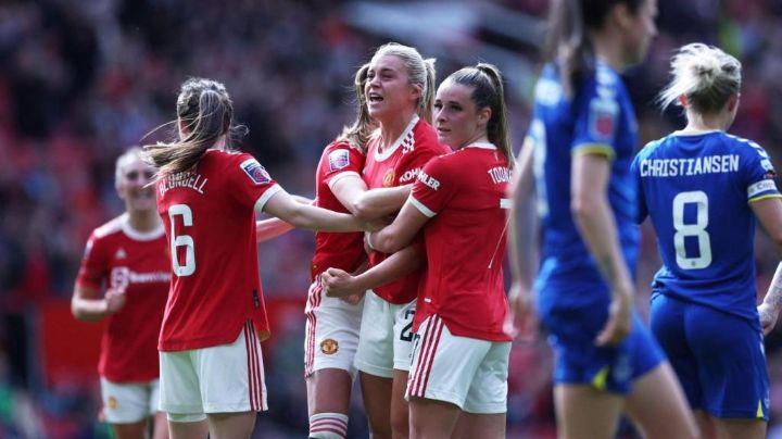 Mujeres trans no podrán jugar futbol femenil en Inglaterra