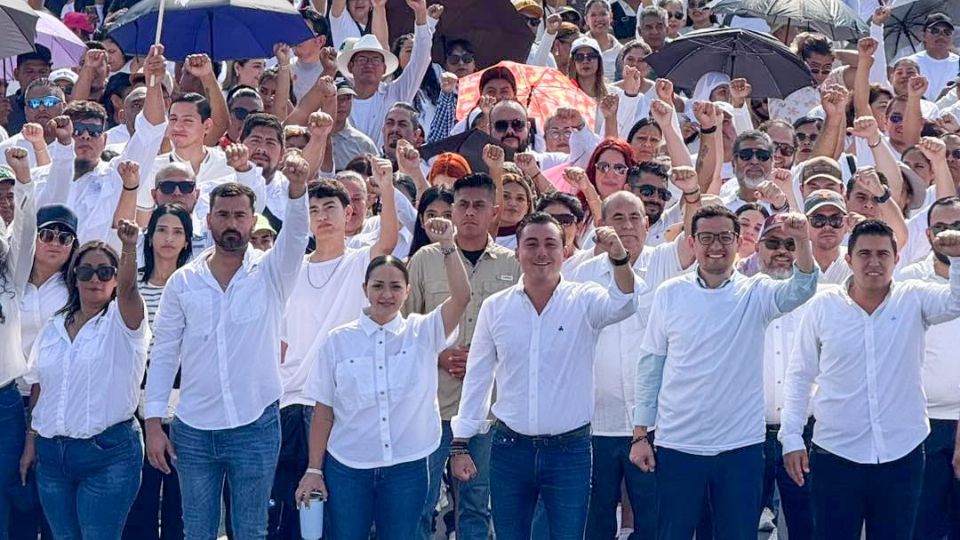Manuel Guerra junto a más de 9 mil trabajadoras y trabajadores de distintos sectores en García.