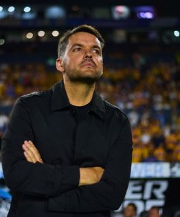 ¿Larcamón insinuó ayuda arbitral a Tigres? El DT recordó el Clásico Regio con el ‘Gato’ Ortíz
